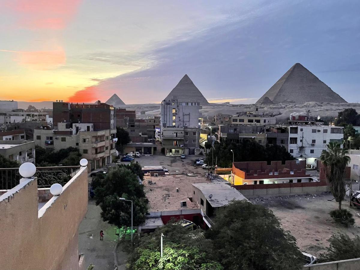 Inn Pyramids *