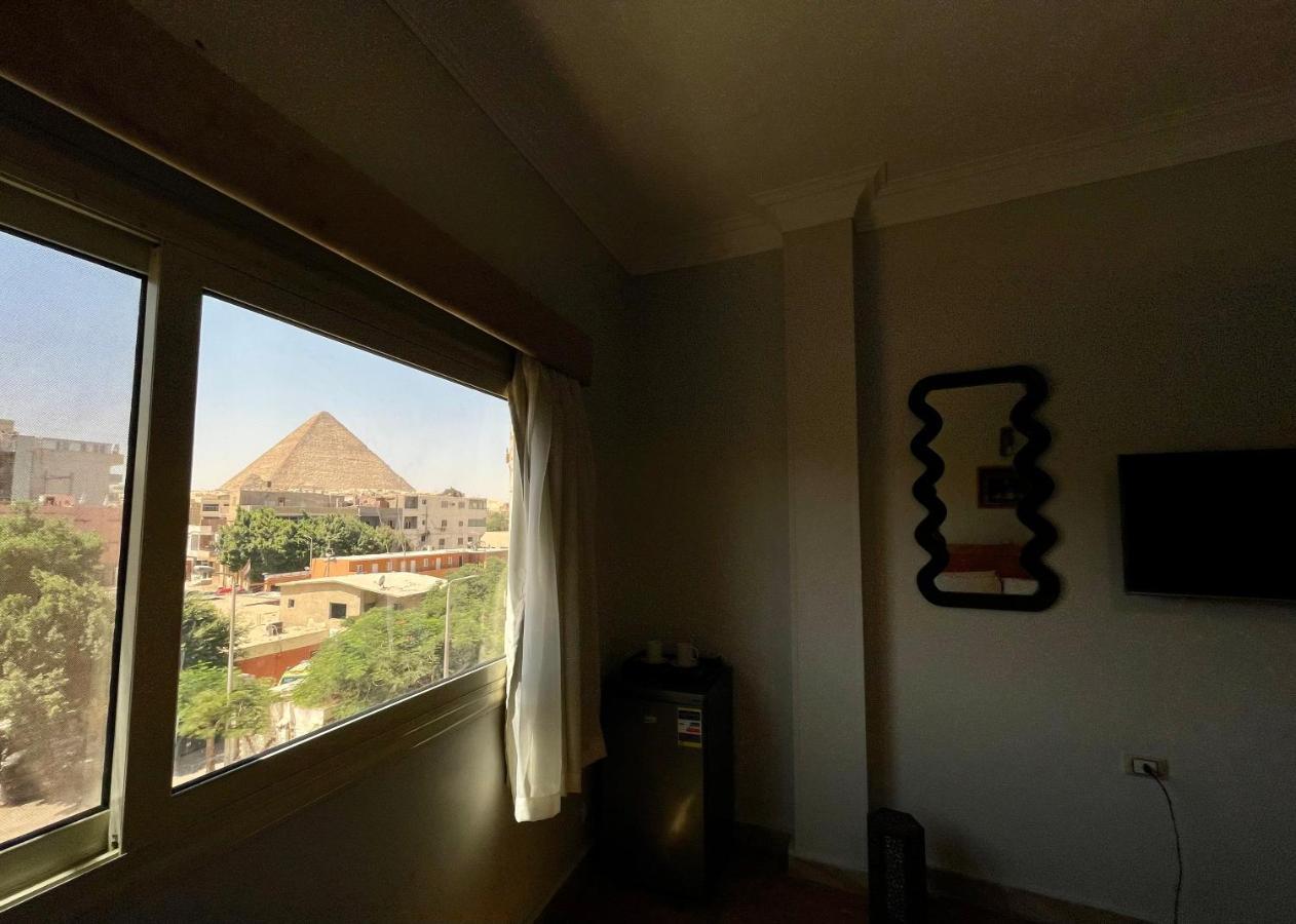 Pyramids Inn