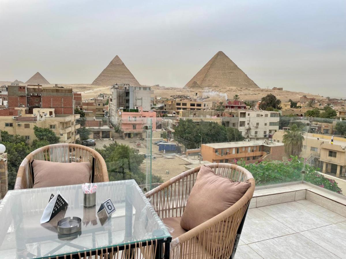 Inn Pyramids *