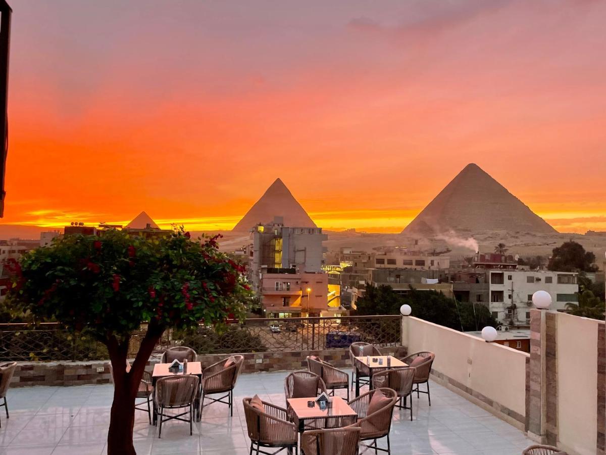 Pyramids Inn