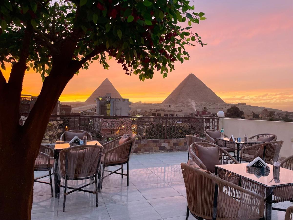 Inn Pyramids *