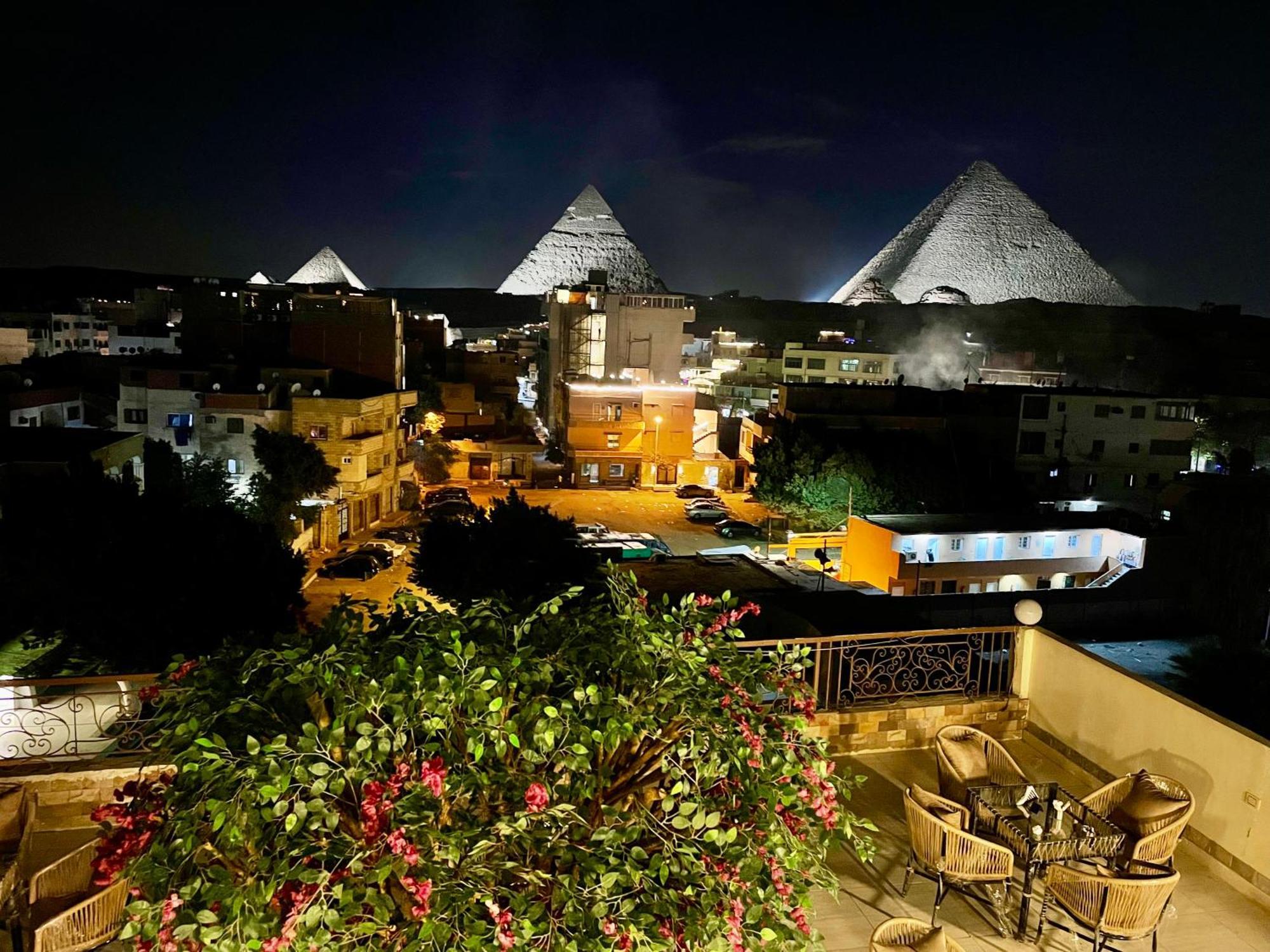 Pyramids Inn *