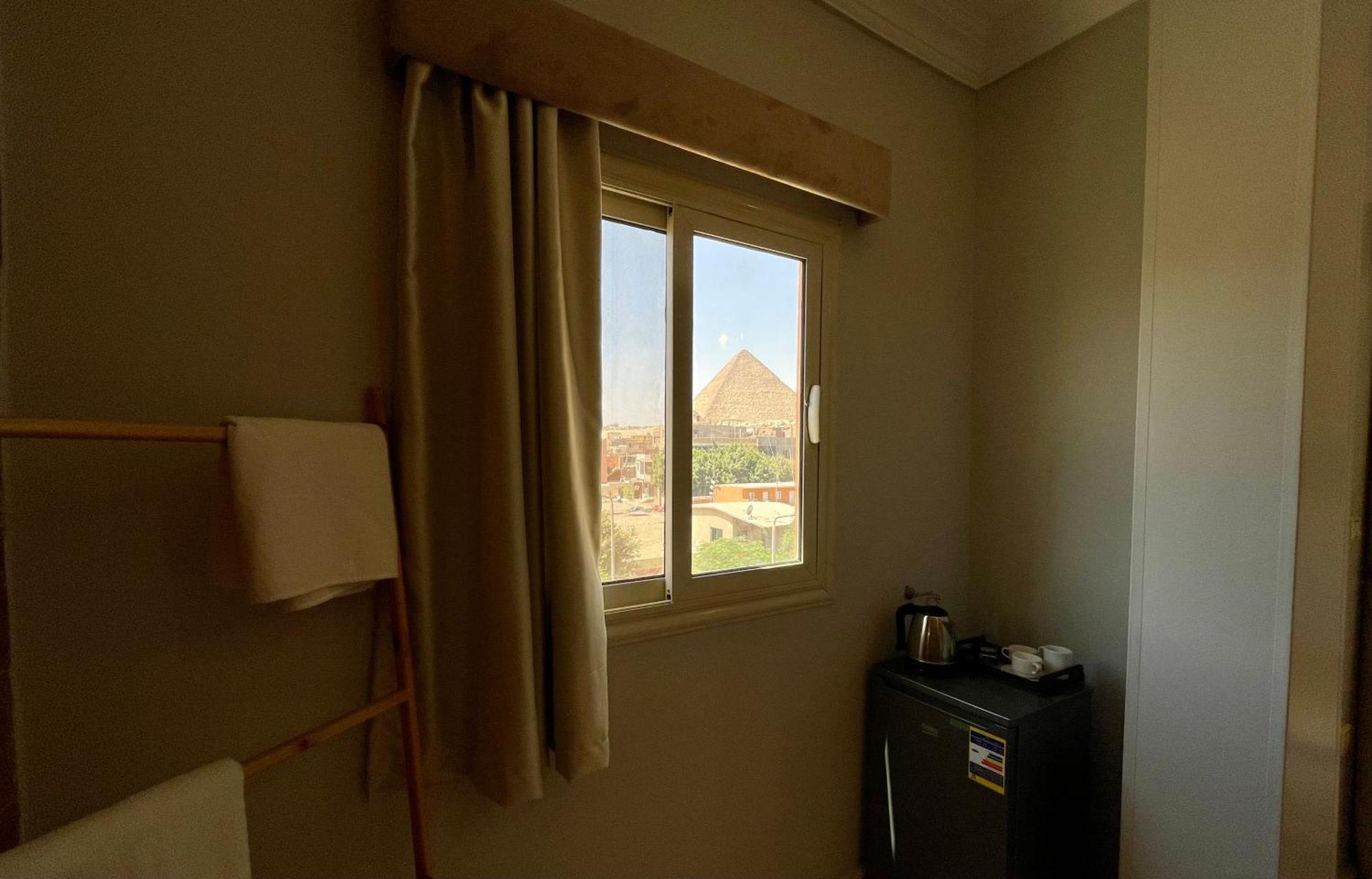 Pyramids Inn