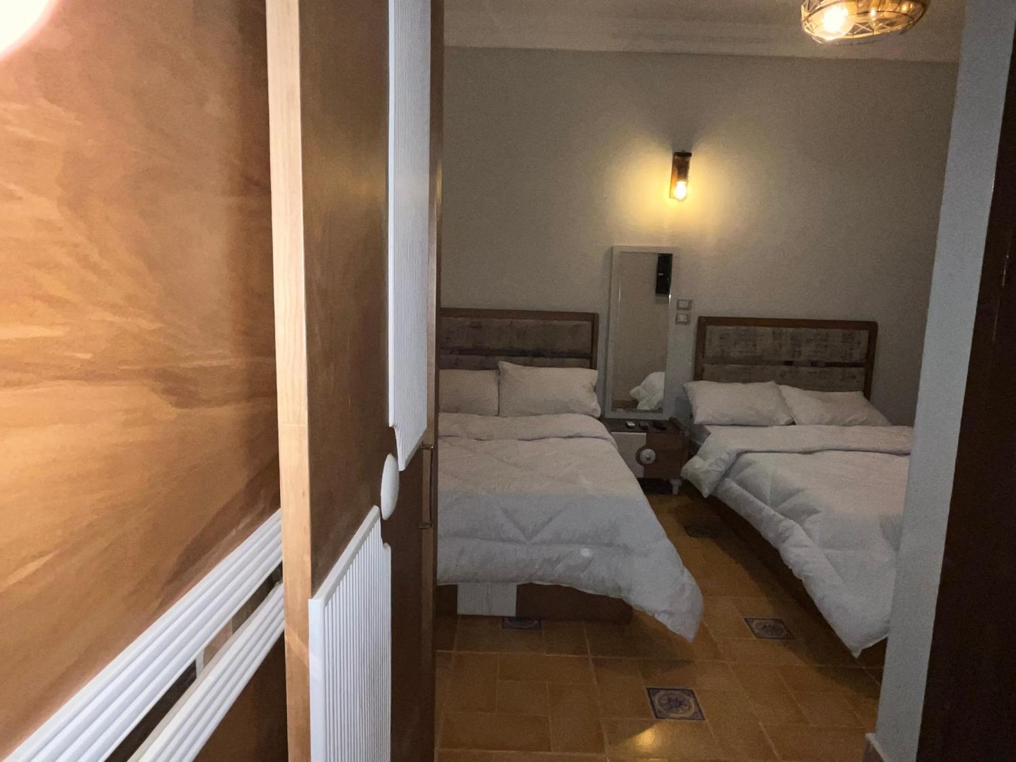 Inn Pyramids *