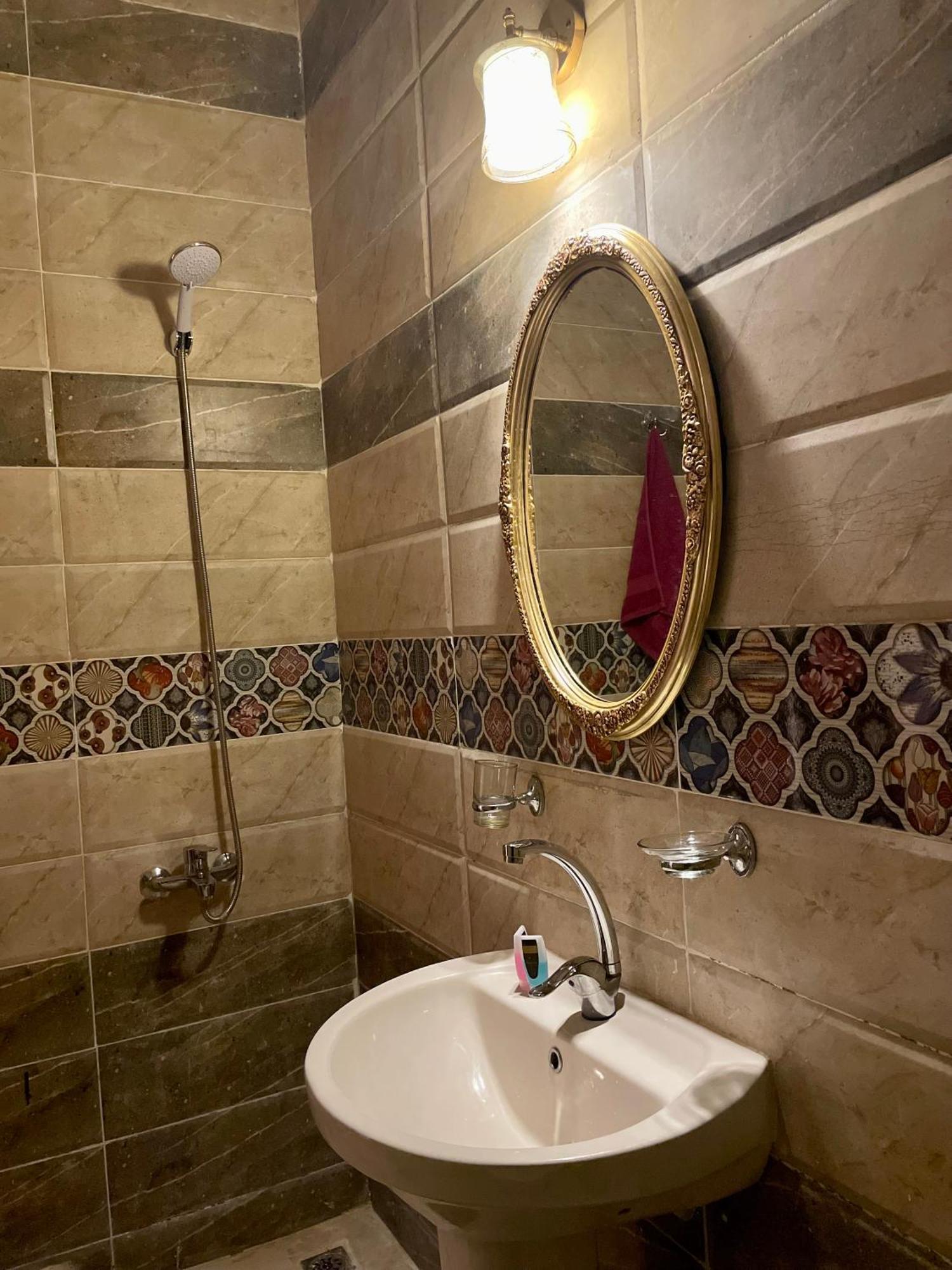 Pyramids Inn Cairo