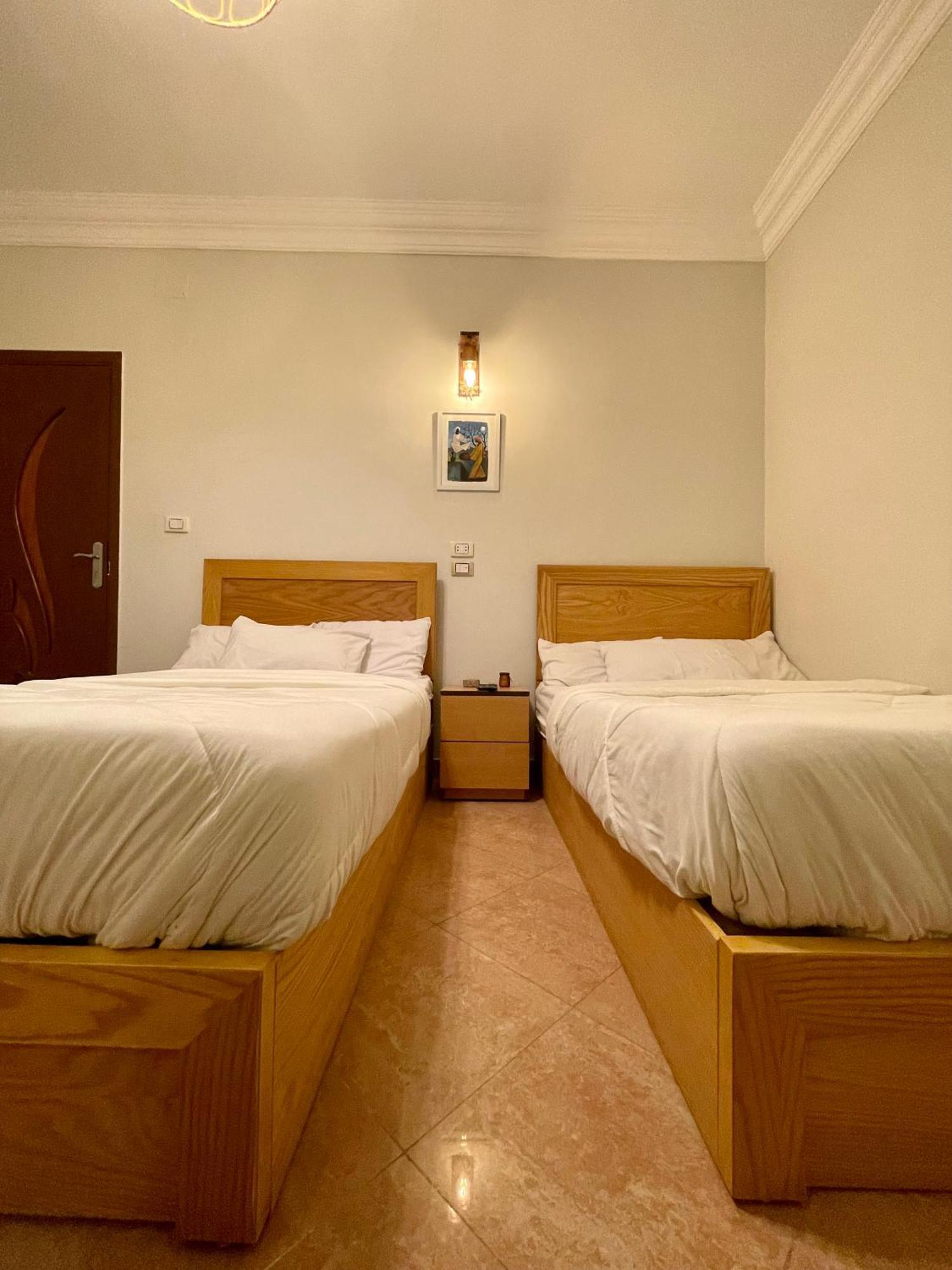 Inn Pyramids *